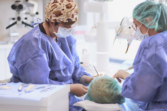 Chirurgia implantologiczna i stomatologiczna